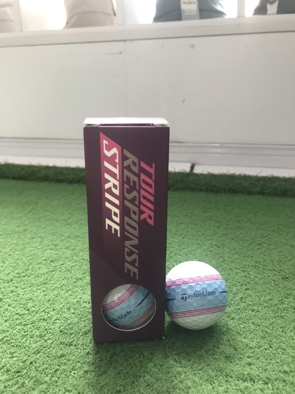 Bóng Golf Taylormade Tour Response STRIPE BLUE/PINK